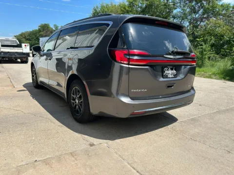 More photos of 2022 Chrysler Pacifica Touring L Van 4D at Tailgate Motor Co. (Wahoo), NE