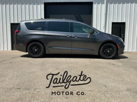6 used Chrysler cars and vans for sale in Fremont, NE & Wahoo, NE