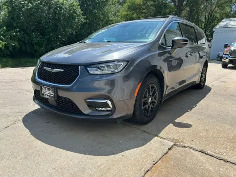 More photos of 2022 Chrysler Pacifica Touring L Van 4D at Tailgate Motor Co. (Wahoo), NE