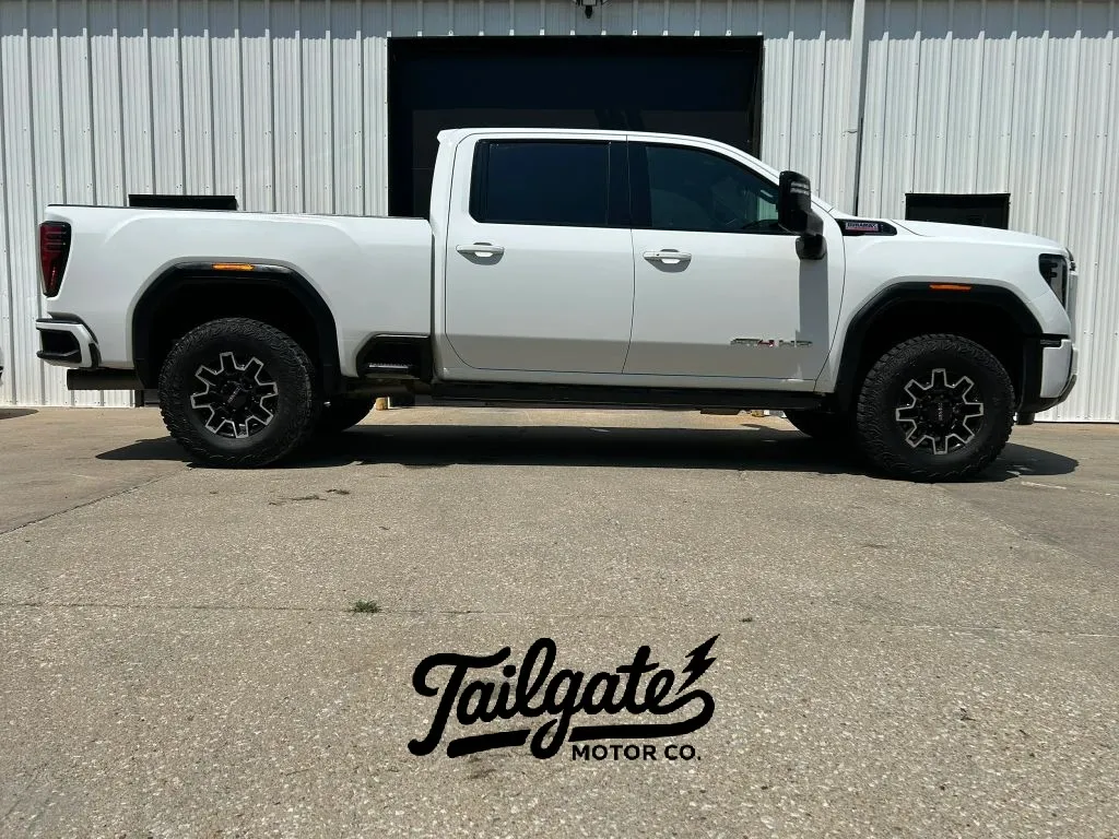 White 2024 GMC Sierra 2500 HD Crew Cab AT4 Pickup 4D 6 1/2 ft for sale in Wahoo, NE