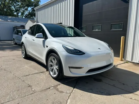 Photos of 2021 Tesla Model Y Long Range Sport Utility 4D for sale in Wahoo, NE at Tailgate Motor Co. (Wahoo)