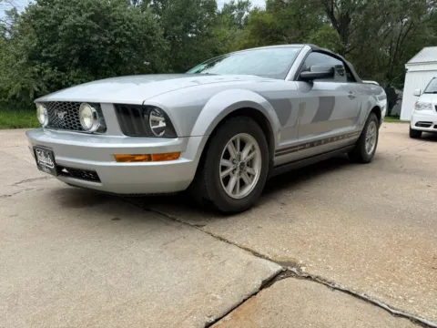 More photos of 2007 Ford Mustang Deluxe Convertible 2D at Tailgate Motor Co. (Wahoo), NE