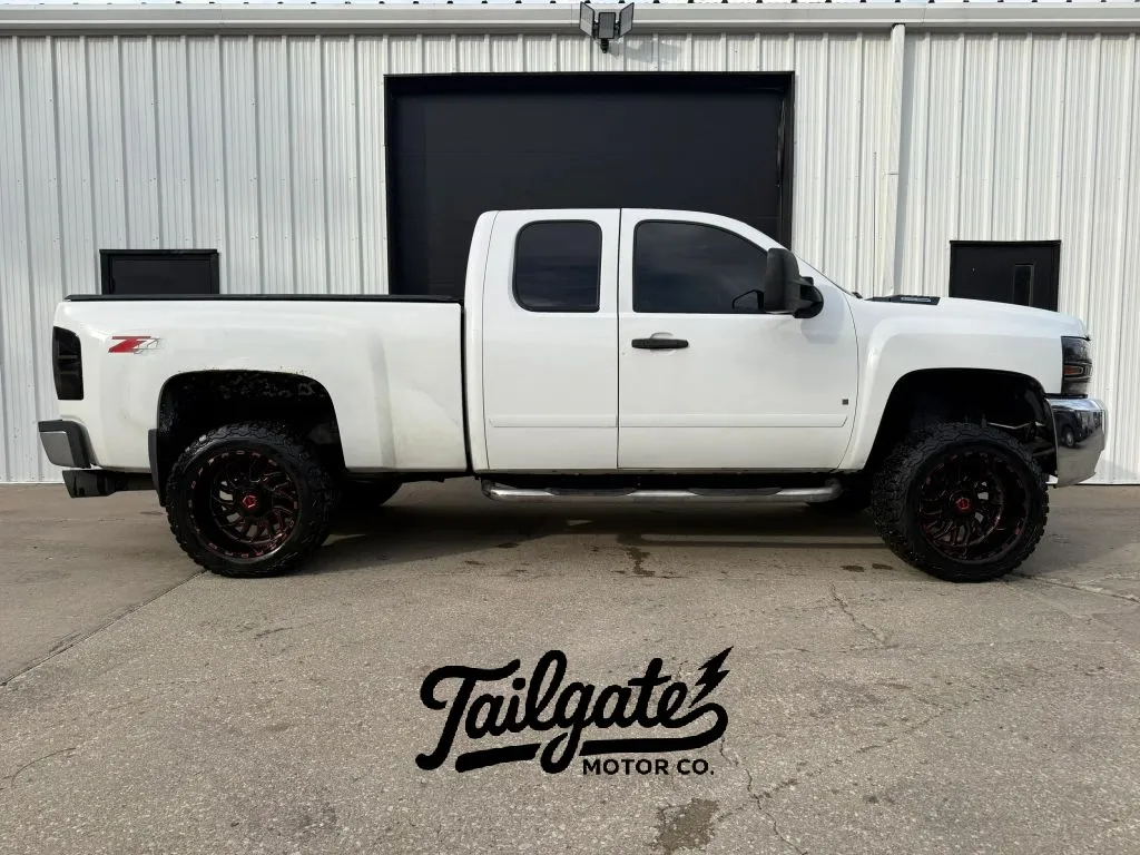 White 2007 Chevrolet Silverado 2500 HD Extended Cab LT Pickup 4D 6 1/2 ft for sale in Wahoo, NE