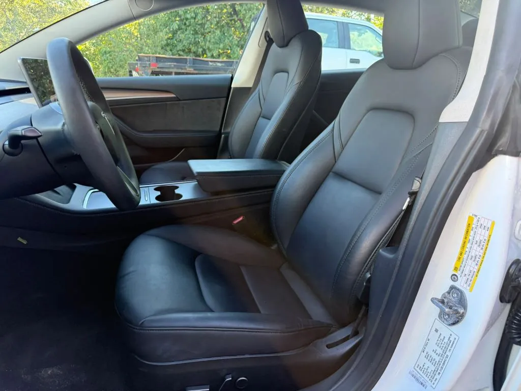 Tesla Model 3 photo 17