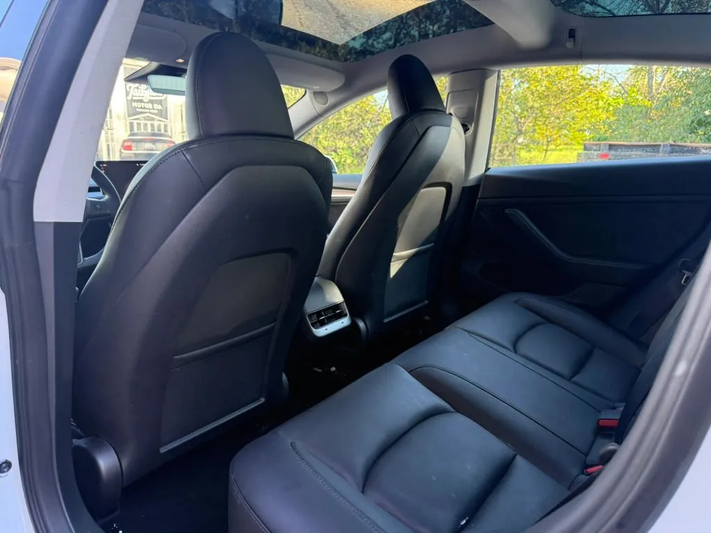 Tesla Model 3 photo 13