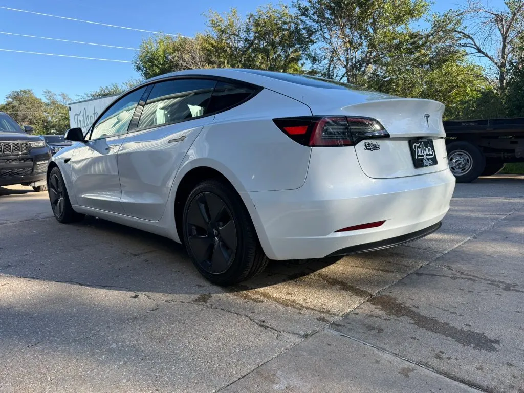 Tesla Model 3 photo 5