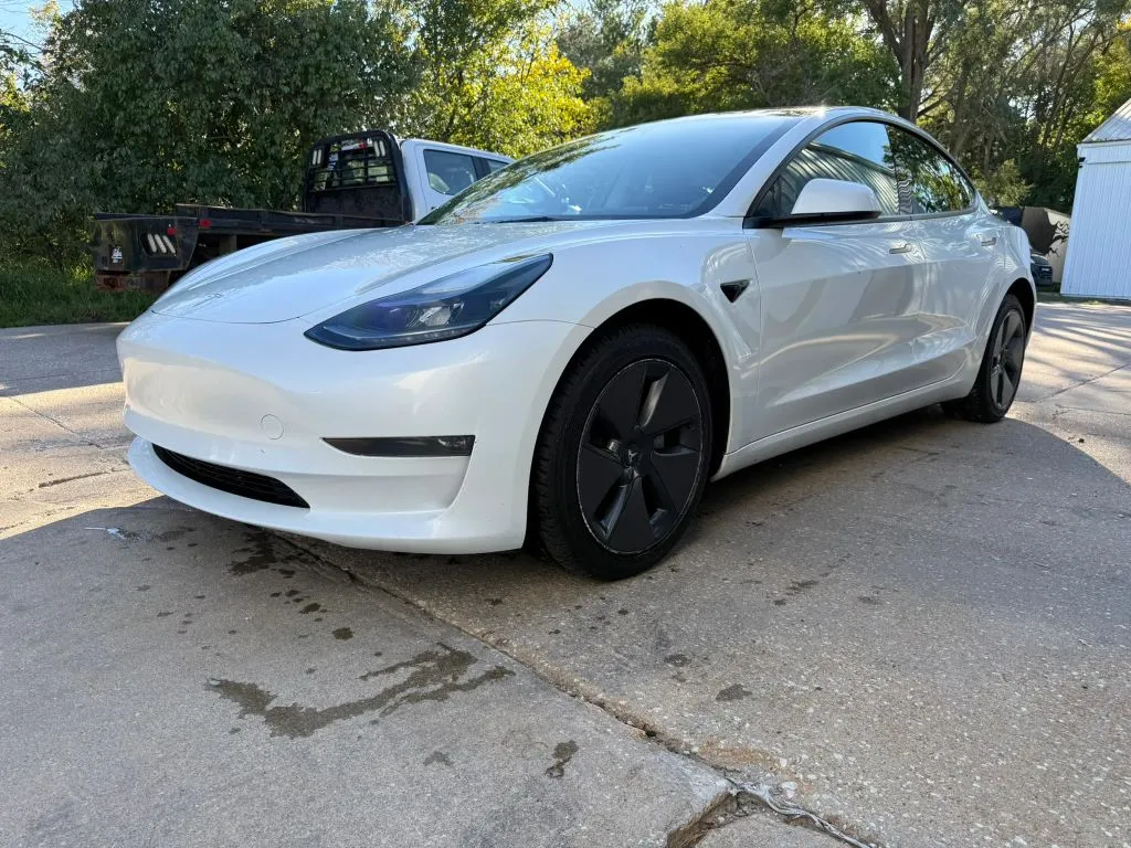 Tesla Model 3 photo 4