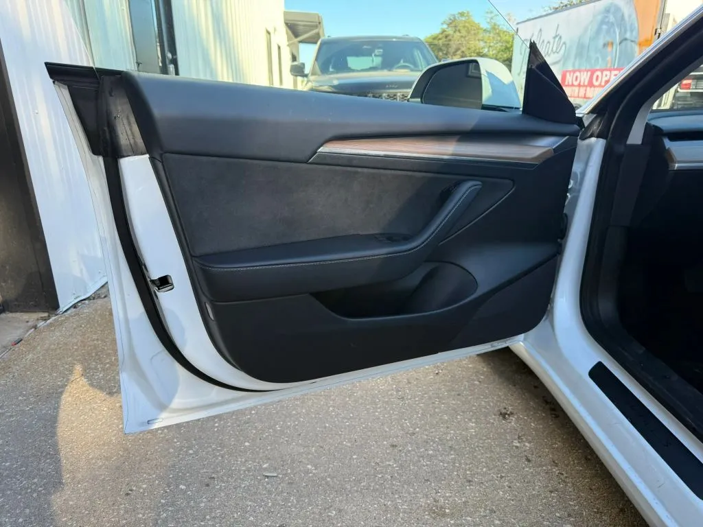 Tesla Model 3 photo 15