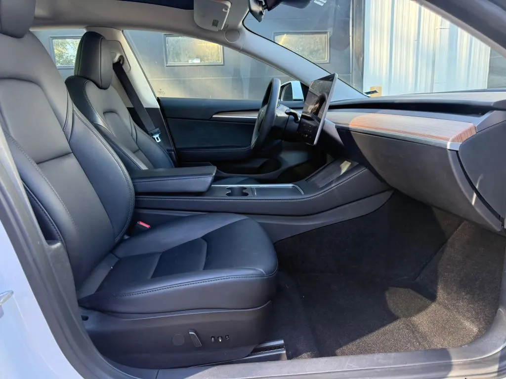 Tesla Model 3 photo 9