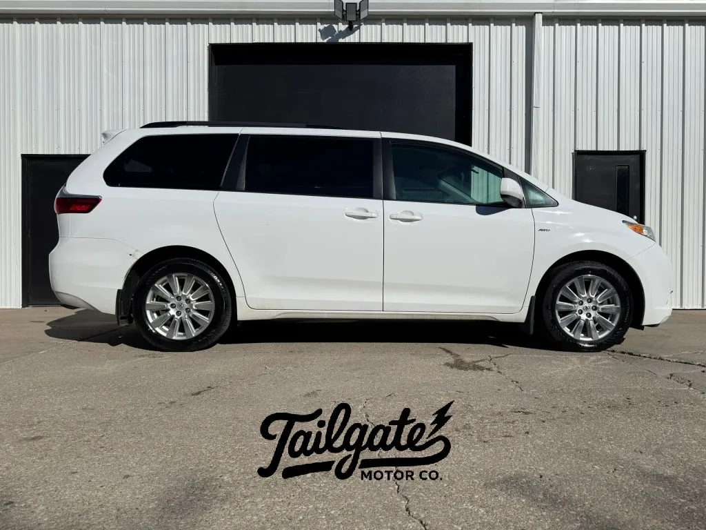 2017 Toyota Sienna LE