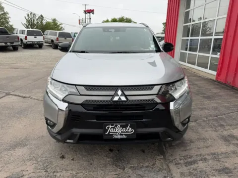 Another view of 2020 Mitsubishi Outlander SE Sport Utility 4D for sale in Fremont, NE at Tailgate Motor Co. (Fremont South)