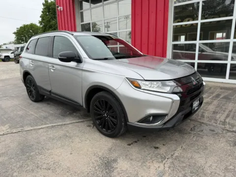 Photos of 2020 Mitsubishi Outlander SE Sport Utility 4D for sale in Fremont, NE at Tailgate Motor Co. (Fremont South)