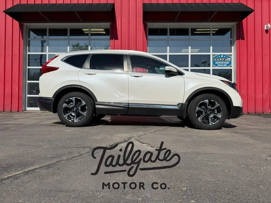 White 2018 Honda CR-V Touring Sport Utility 4D for sale in Fremont, NE