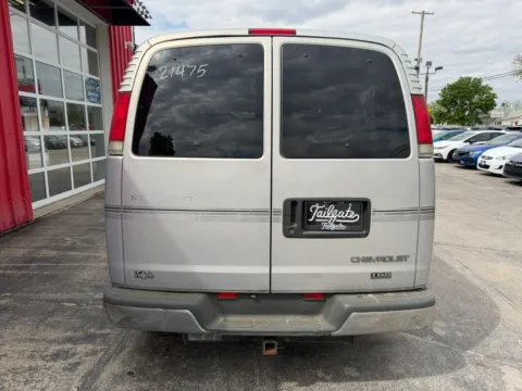 More photos of 1998 Chevrolet Express 1500 Passenger Van at Tailgate Motor Co. (Fremont South), NE