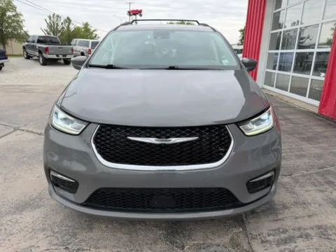 Another view of 2022 Chrysler Pacifica Touring L Van 4D for sale in Fremont, NE at Tailgate Motor Co. (Fremont South)