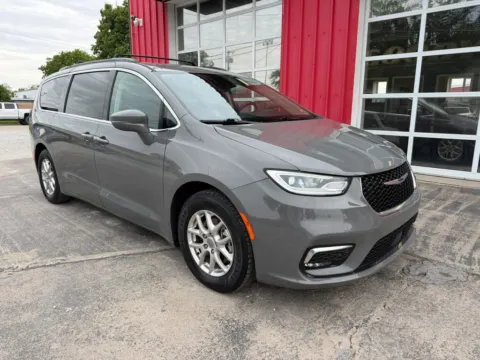 Photos of 2022 Chrysler Pacifica Touring L Van 4D for sale in Fremont, NE at Tailgate Motor Co. (Fremont South)