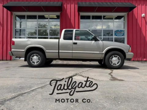 Beige 1998 GMC Sonoma Club Coupe Cab Short Bed for sale in Fremont, NE