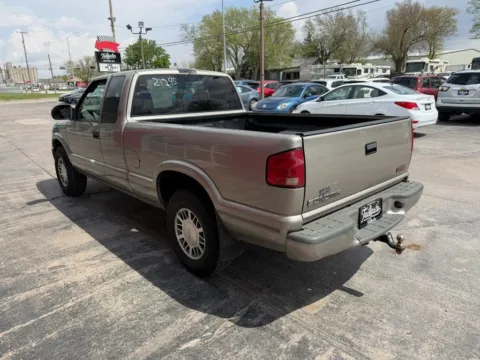 More photos of 1998 GMC Sonoma Club Coupe Cab Short Bed at Tailgate Motor Co. (Fremont South), NE