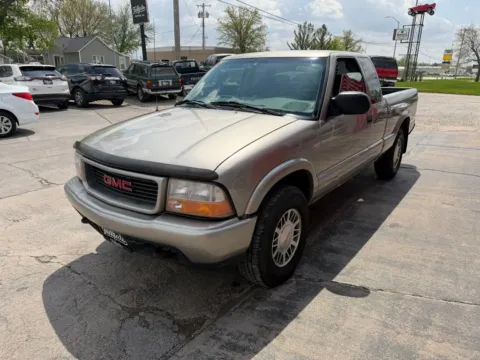 More photos of 1998 GMC Sonoma Club Coupe Cab Short Bed at Tailgate Motor Co. (Fremont South), NE