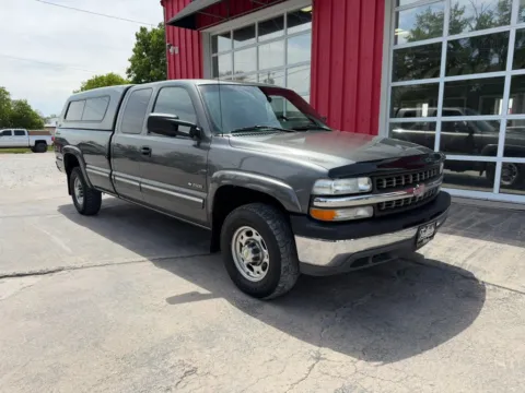 Photos of 2000 Chevrolet Silverado 2500 HD Extended Cab Long Bed for sale in Fremont, NE at Tailgate Motor Co. (Fremont South)