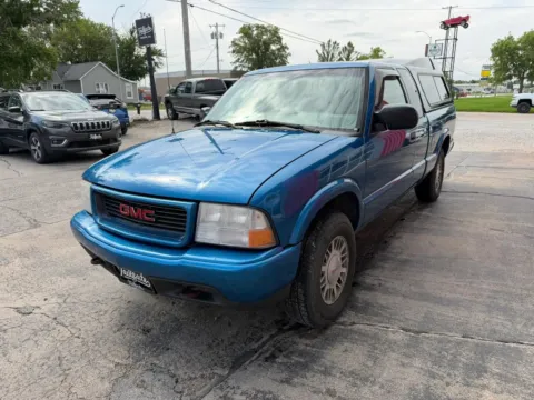 More photos of 2001 GMC Sonoma Extended Cab Pickup at Tailgate Motor Co. (Fremont South), NE
