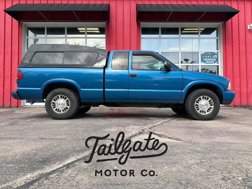 Blue 2001 GMC Sonoma Extended Cab Pickup for sale in Fremont, NE