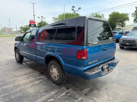 More photos of 2001 GMC Sonoma Extended Cab Pickup at Tailgate Motor Co. (Fremont South), NE