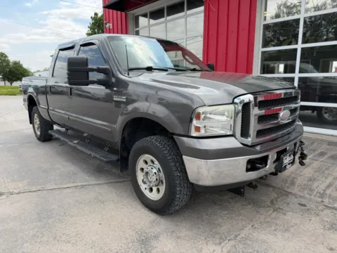 Photos of 2005 Ford F250 Super Duty Crew Cab XLT Pickup 4D 6 3/4 ft for sale in Fremont, NE at Tailgate Motor Co. (Fremont South)