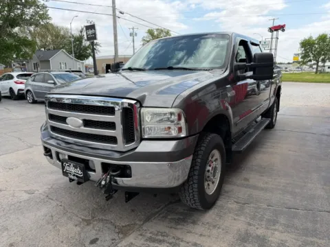 More photos of 2005 Ford F250 Super Duty Crew Cab XLT Pickup 4D 6 3/4 ft at Tailgate Motor Co. (Fremont South), NE