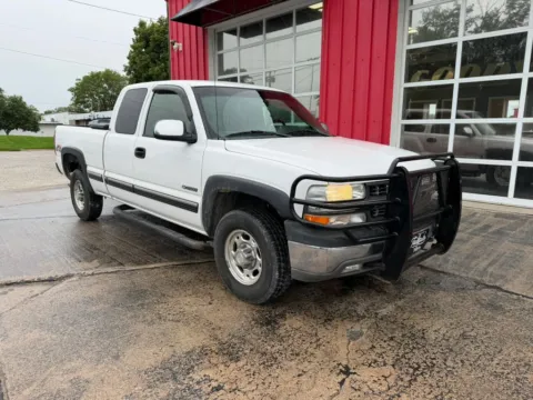Photos of 2002 Chevrolet Silverado 2500 Extended Cab Short Bed for sale in Fremont, NE at Tailgate Motor Co. (Fremont South)