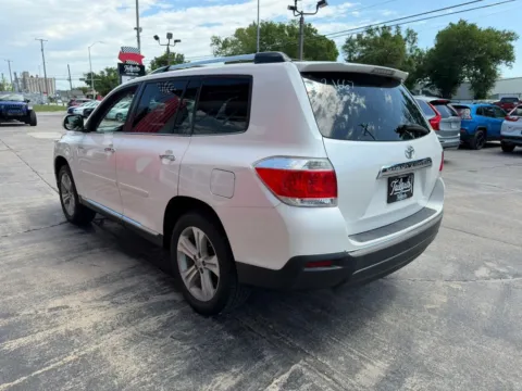 More photos of 2013 Toyota Highlander Limited Sport Utility 4D at Tailgate Motor Co. (Fremont South), NE