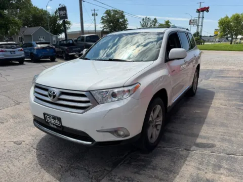 More photos of 2013 Toyota Highlander Limited Sport Utility 4D at Tailgate Motor Co. (Fremont South), NE