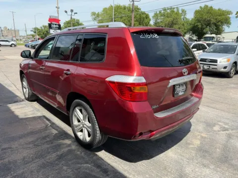 More photos of 2010 Toyota Highlander Limited Sport Utility 4D at Tailgate Motor Co. (Fremont South), NE