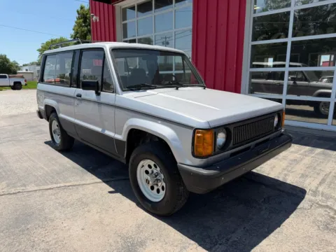 Photos of 1986 Isuzu Trooper LS 2D SUV 4WD for sale in Fremont, NE at Tailgate Motor Co. (Fremont South)