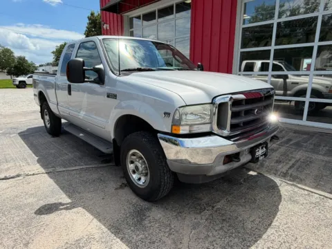 Photos of 2003 Ford F250 Super Duty Super Cab XLT Pickup 4D 6 3/4 ft for sale in Fremont, NE at Tailgate Motor Co. (Fremont South)