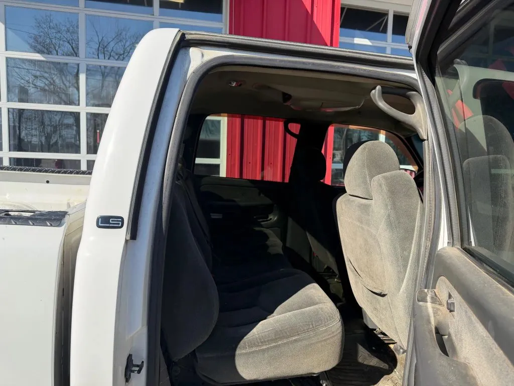 2003 Chevrolet Silverado 1500HD LS - Photo 16