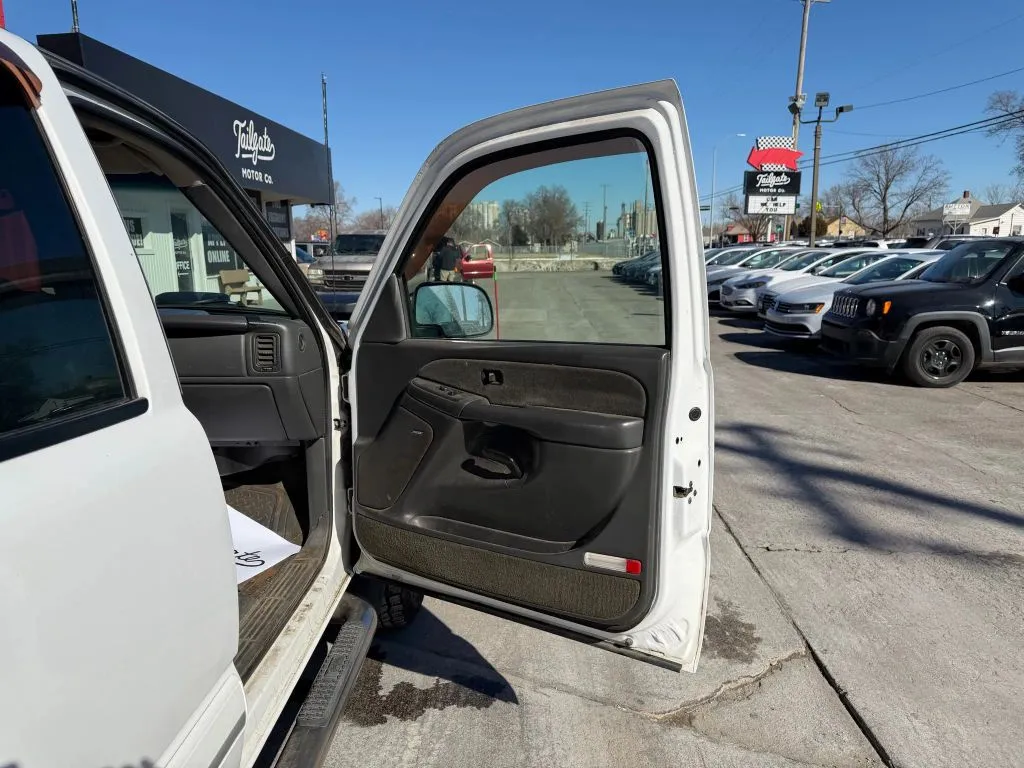 2003 Chevrolet Silverado 1500HD LS - Photo 13