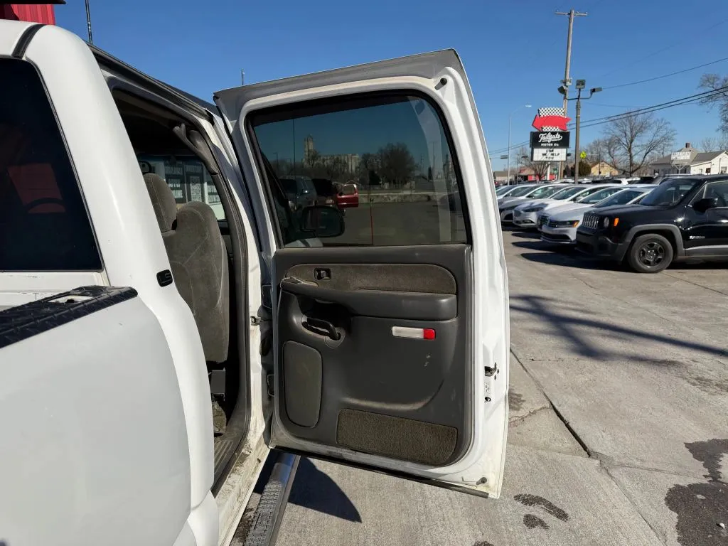 2003 Chevrolet Silverado 1500HD LS - Photo 15