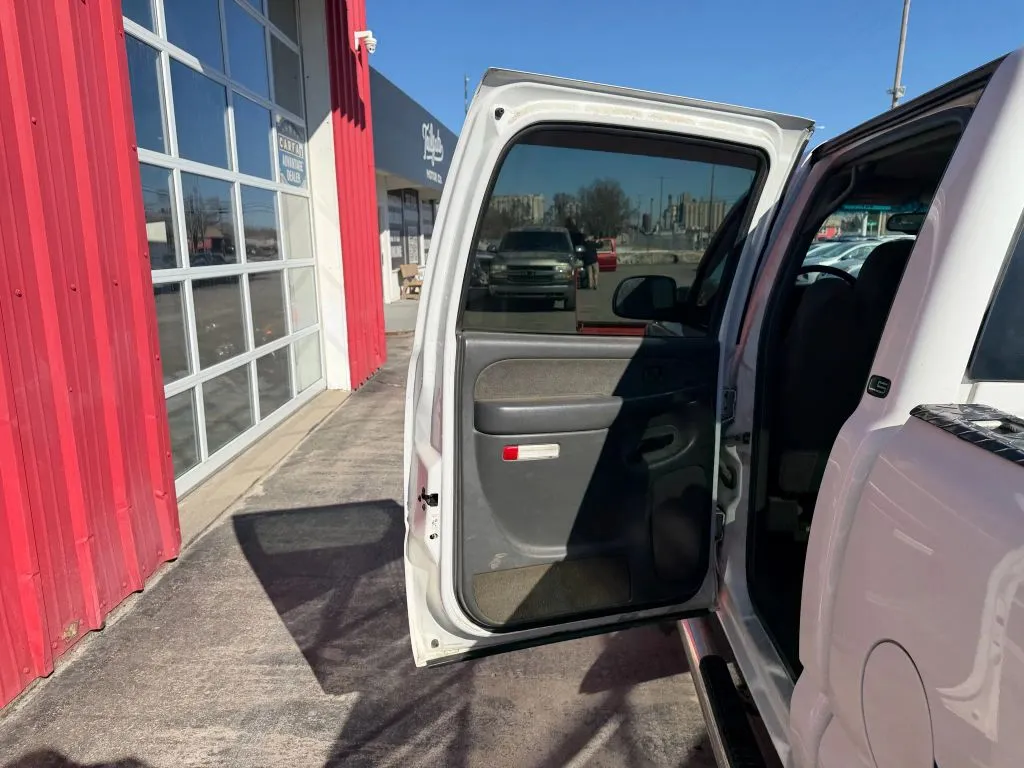 2003 Chevrolet Silverado 1500HD LS - Photo 11