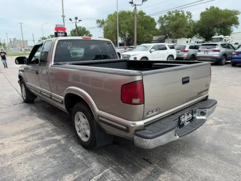 More photos of 1999 Chevrolet S10 Extended Cab Pickup at Tailgate Motor Co. (Fremont South), NE