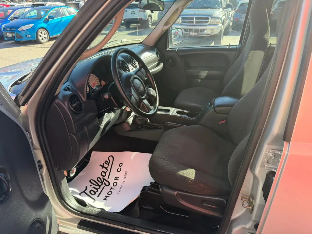 2004 Jeep Liberty Sport - Photo 9