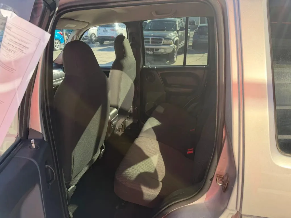 2004 Jeep Liberty Sport - Photo 11