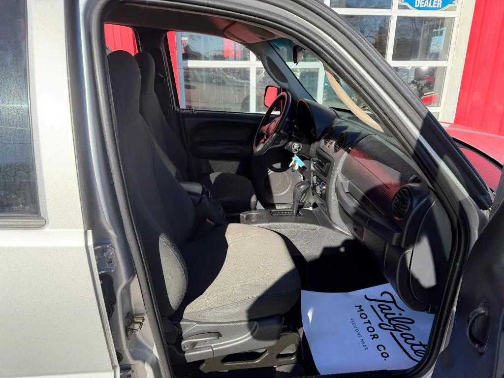 2004 Jeep Liberty Sport - Photo 14
