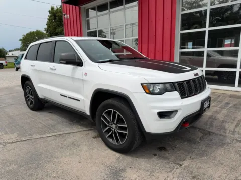 Photos of 2017 Jeep Grand Cherokee Trailhawk Sport Utility 4D for sale in Fremont, NE at Tailgate Motor Co. (Fremont South)