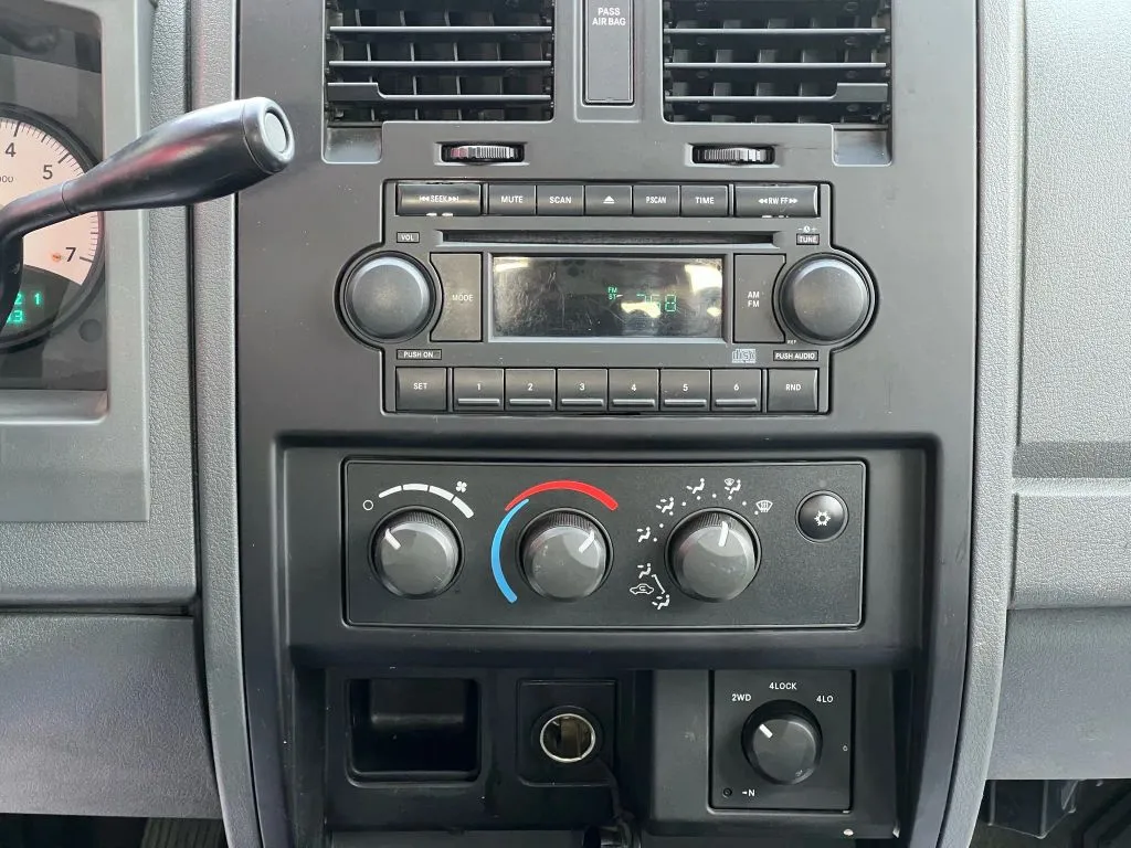 2005 Dodge Dakota ST - Photo 18