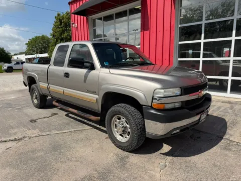Photos of 2002 Chevrolet Silverado 2500 HD Extended Cab Short Bed for sale in Fremont, NE at Tailgate Motor Co. (Fremont South)