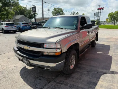 More photos of 2002 Chevrolet Silverado 2500 HD Extended Cab Short Bed at Tailgate Motor Co. (Fremont South), NE