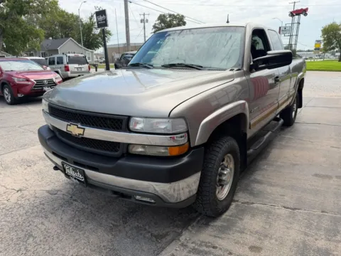 More photos of 2002 Chevrolet Silverado 2500 HD Extended Cab Short Bed at Tailgate Motor Co. (Fremont South), NE