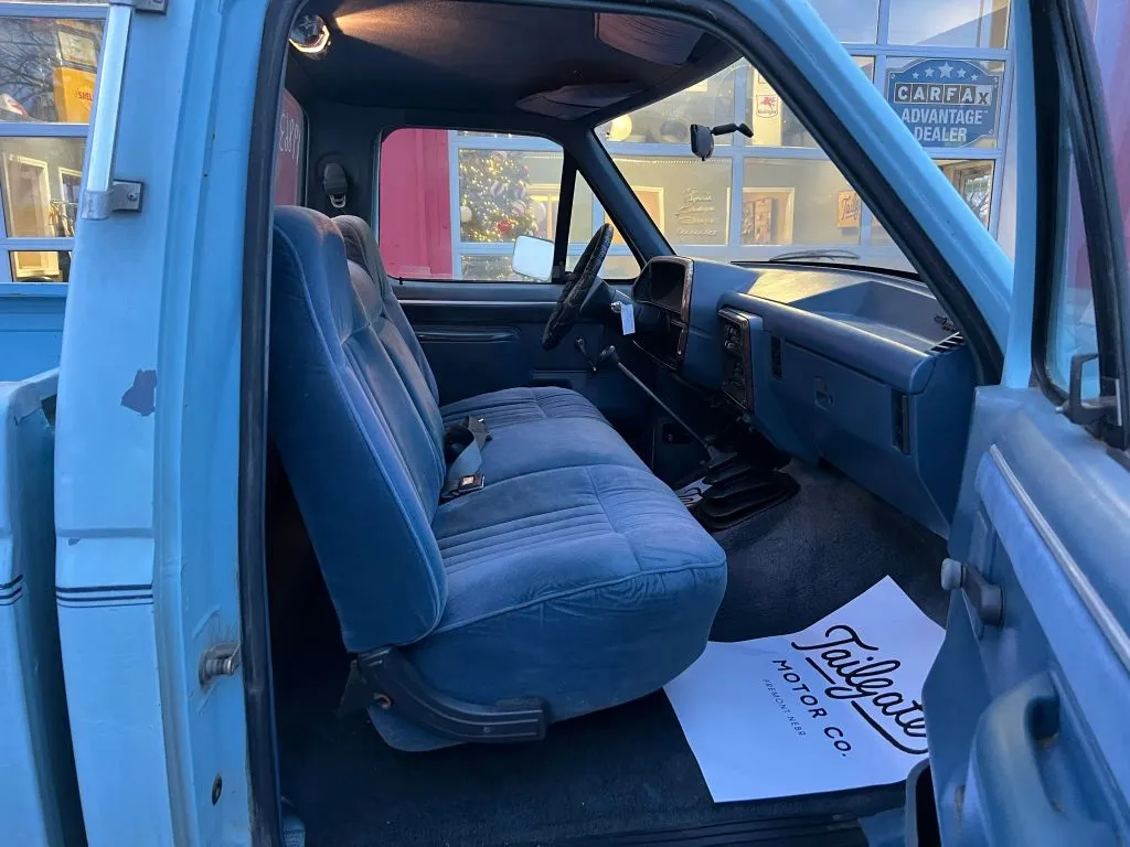 1987 Ford F-250 - Photo 11