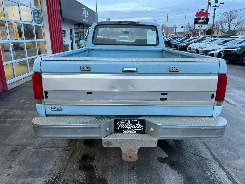 1987 Ford F-250 - Photo 6